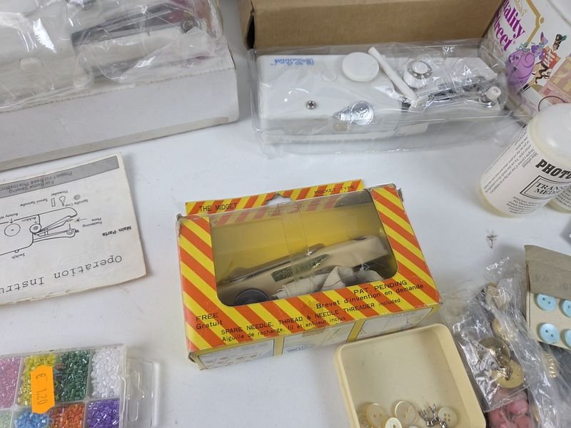Gran lote de accesorios para costura y maquinaria - imagen 4