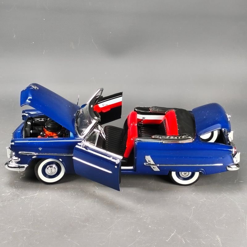 1953 Ford Crestline Sunliner Die-Cast Modelo en Escala 1:18 - imagen 5