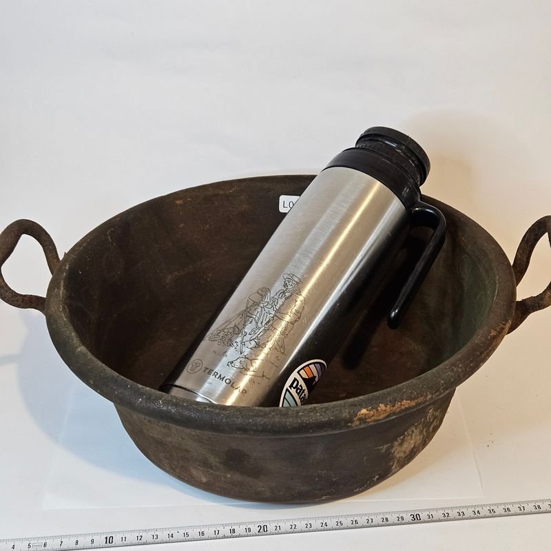 Olla de cobre antigua con asas de hierro - imagen 2