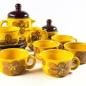 Juego de Vajilla Cerámica Beige Floral: Tetera, Lechera, Azucarero, Tazas y Platillos (14 Piezas) - imagen 3