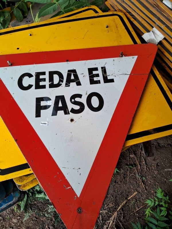 Señal de tráfico Ceda El Paso - imagen 4