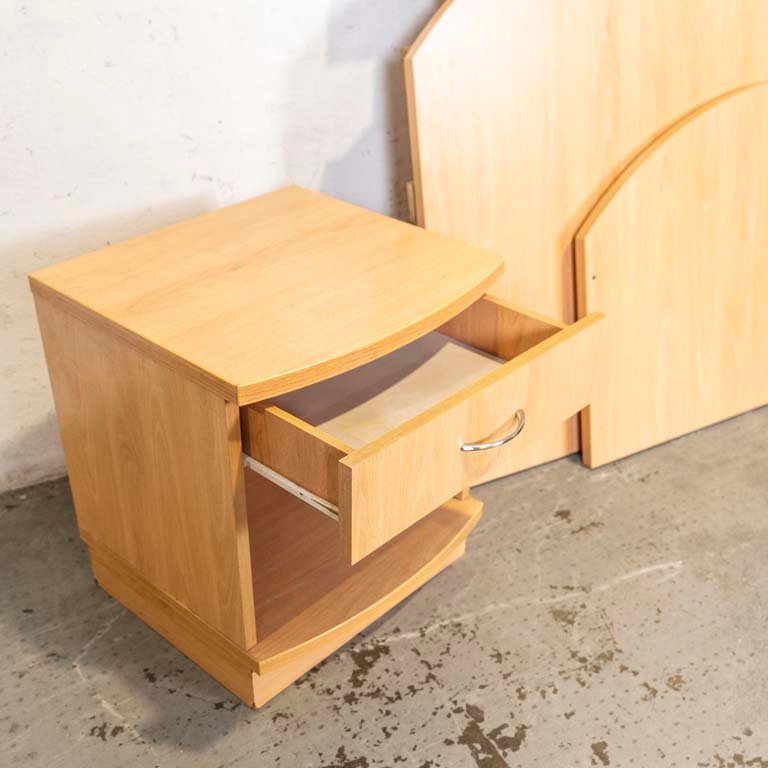 Cama de una plaza y mesita de luz en MDF melamínico para reformar - imagen 2