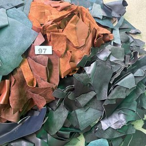 Lote de Recortes de Cuero: Variedad de Texturas y Colores - imagen 3