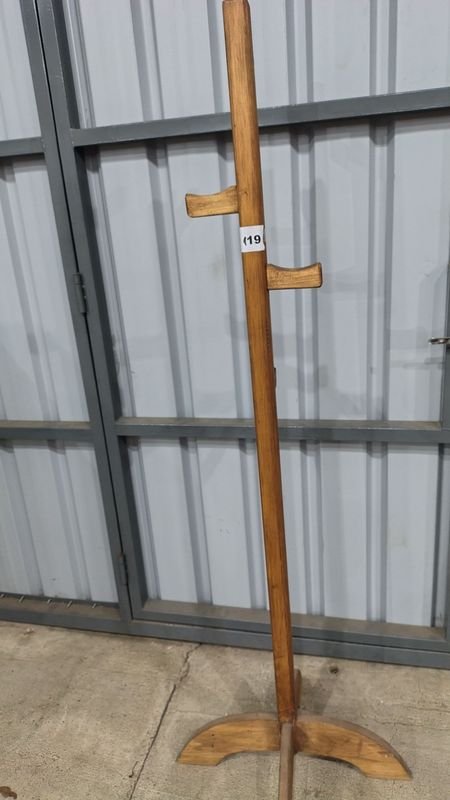 Perchero en madera para ropa - imagen 3