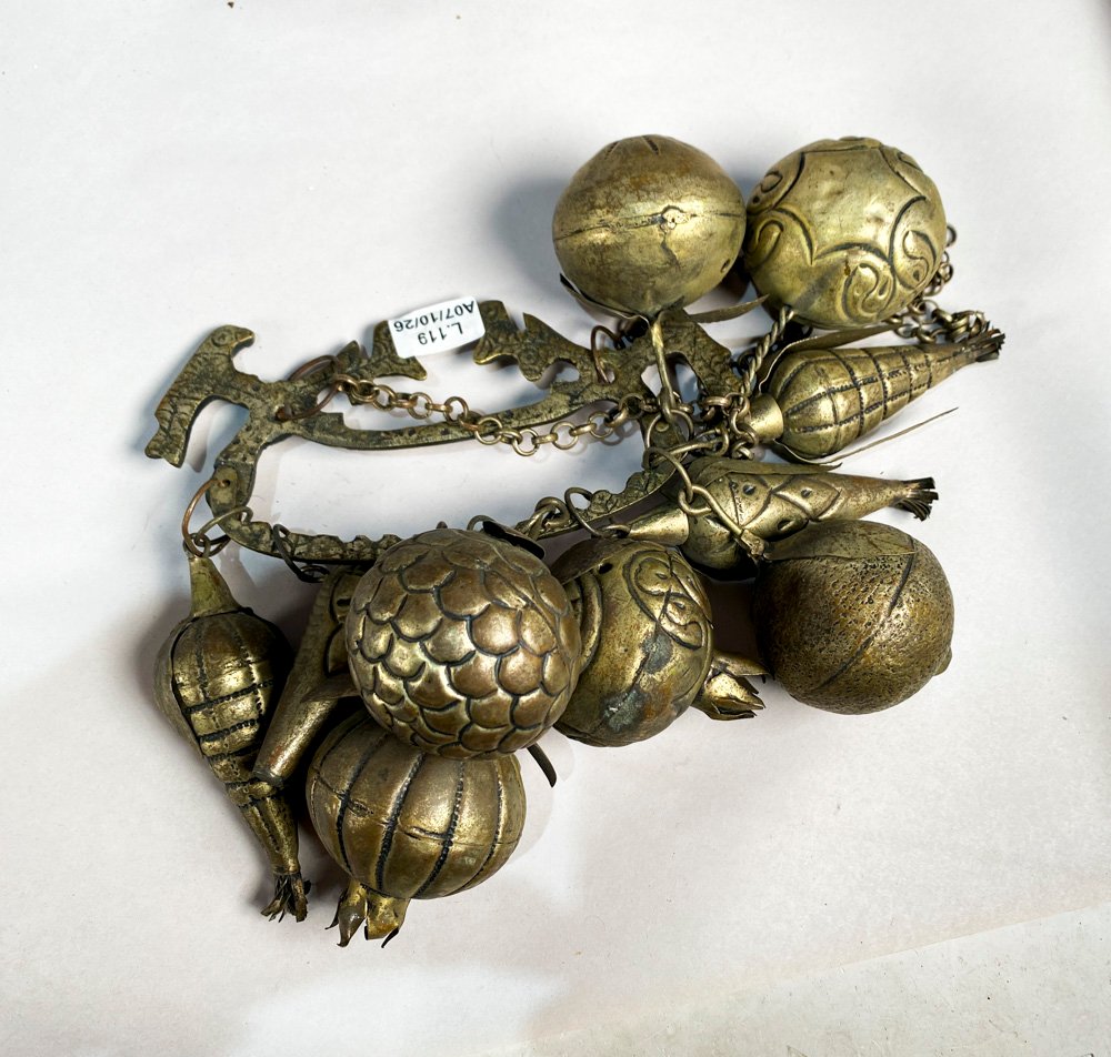 Balangandan Metálico con Colgantes Decorativos