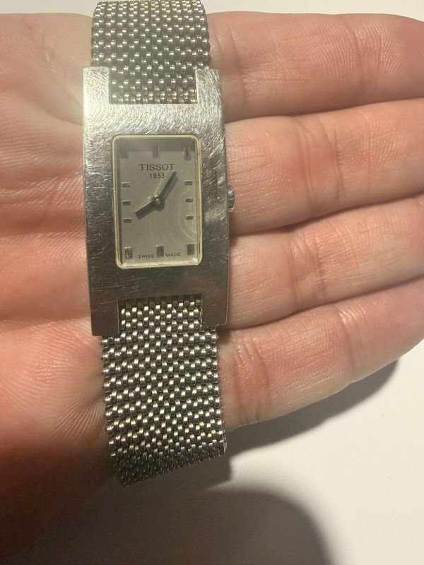Lote siguiente: Reloj de dama Tissot cristal de sapphire