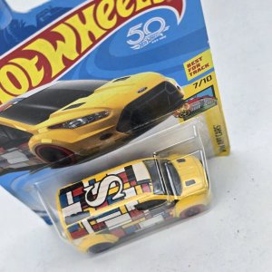 Hot Wheels Art Cars Ford Transit Connect Amarillo - imagen 3