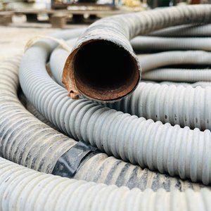 Dos Rollos de Caño Corrugado Negro y Gris para Construcción - imagen 2