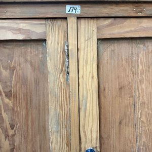 Lote anterior: Mueble Antiguo de Pinotea con Divisiones Tipo Casilleros