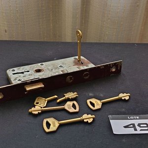 Cerradura Metálica Antigua con Juego de Llaves Doradas - imagen 2
