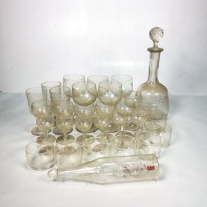 Lote de Cristalería: Copas, Botellones y Decantador de Vidrio - imagen 1