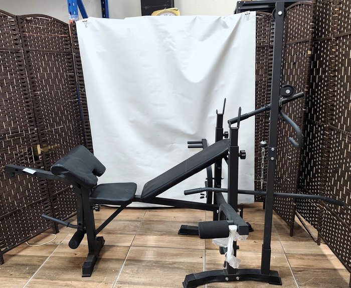 Banco de Ejercicios Multifuncion con Barra de Polea y Accesorios - imagen 4