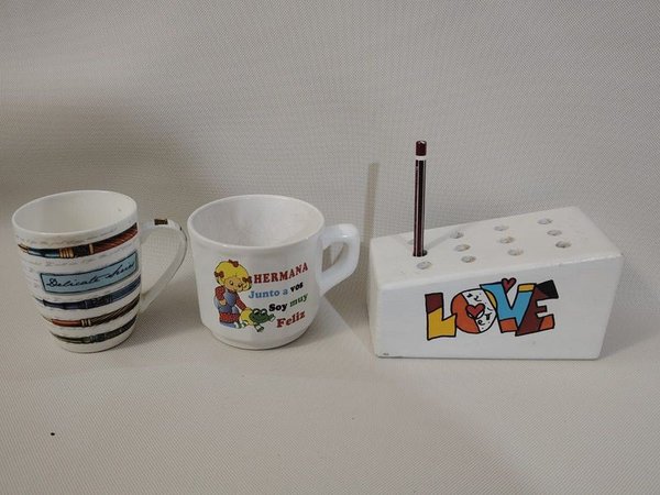 Lote de porta lápices y tazas decorativas