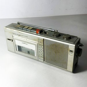 Lote de Electrónica: Teléfonos Varios, Radio JVC y Cámara Olympus con Estuche - imagen 4