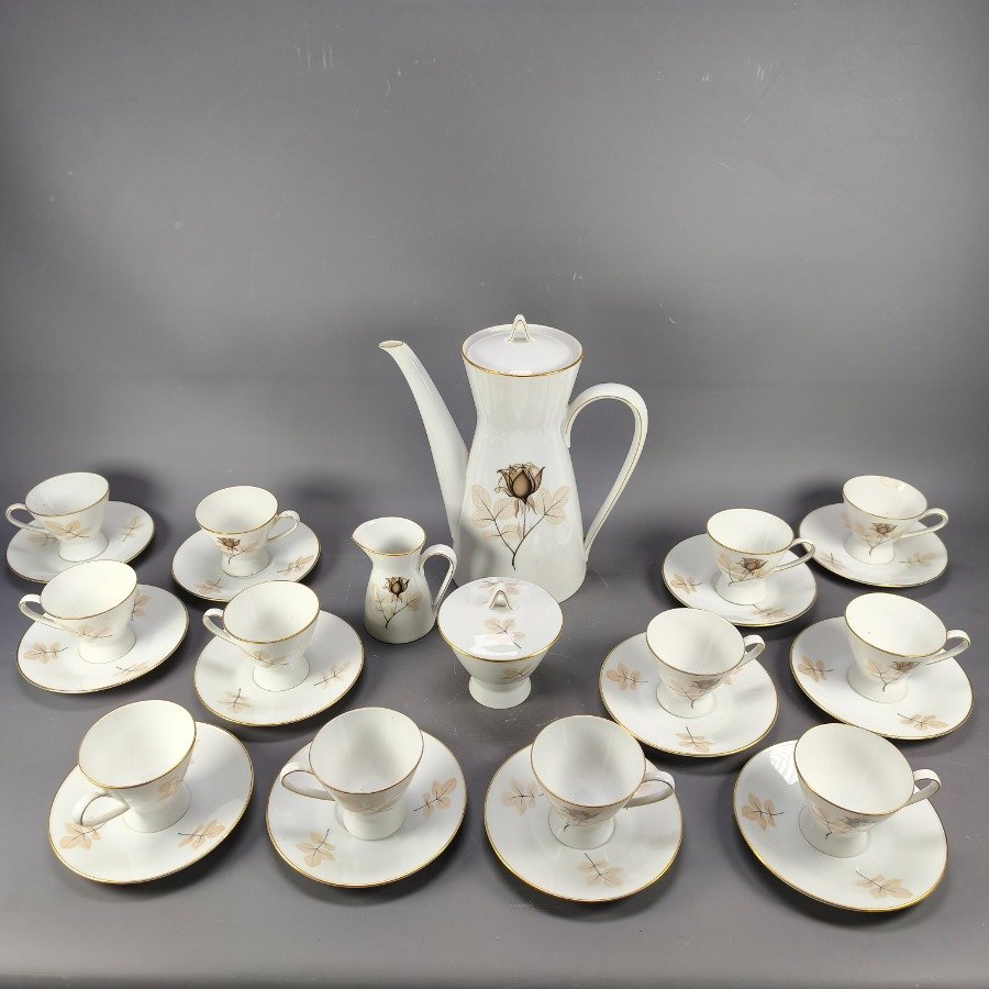 Lote siguiente: Juguetes y Accesorios para Vehículos - Colección de Tazas y Platos de Porcelana
