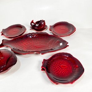 Conjunto de 10 Piezas de Loza Bordo con Forma de Pez: Fuente Grande y Platos - imagen 2