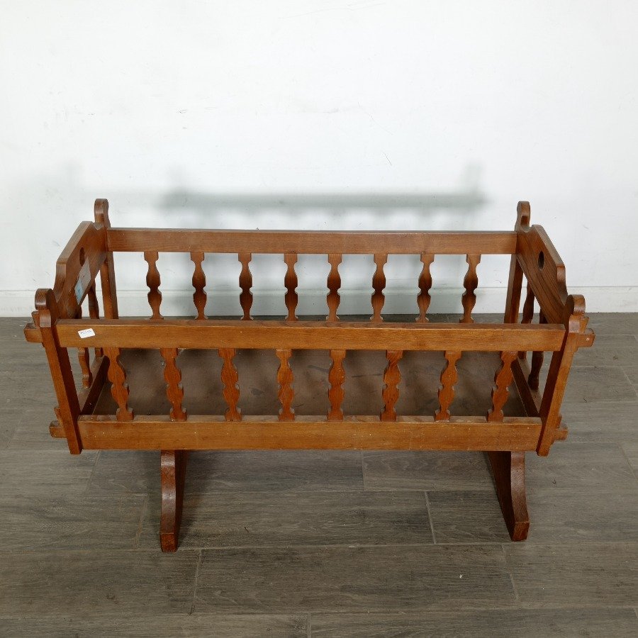 Cuna de bebé en roble con detalles de madera - imagen 2