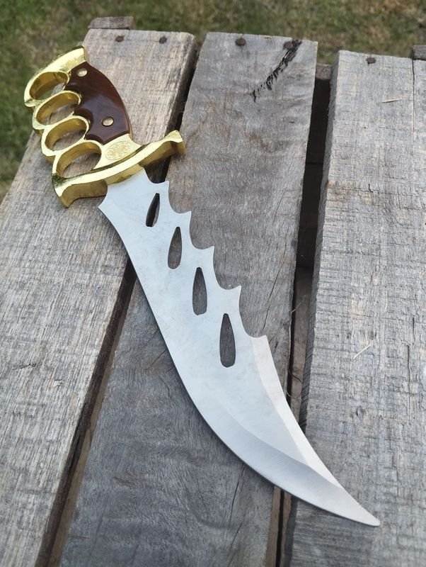 Lote anterior: Cuchillo de caza con mango de brass y hoja larga