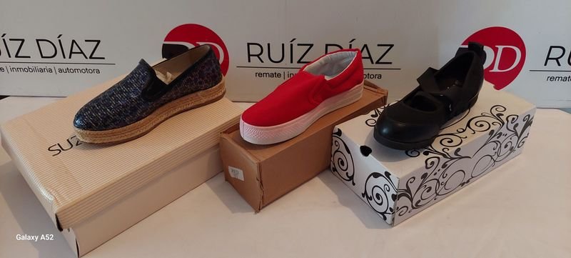 Lote anterior: Zapatos de cuero en caja con diferentes tamaños