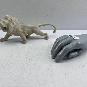 Lote siguiente: Estatuilla de León Rugiendo en Marmolina