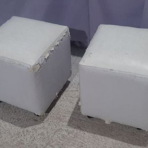 Set de 2 Puff Cubo Blancos con Ruedas - imagen 2