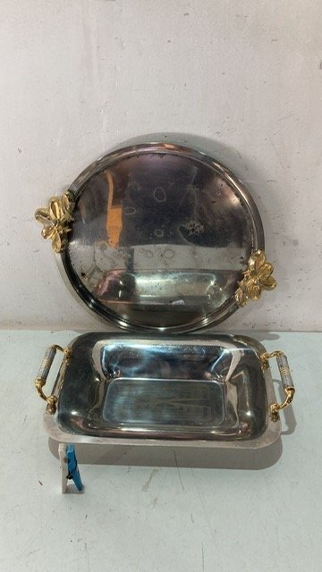 Lote siguiente: Pequeño plato de plata con mango azul y detalles dorados