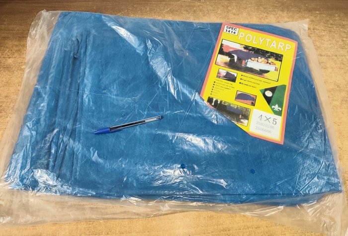 Manta impermeable azul con bolsillos para cuerdas - imagen 3