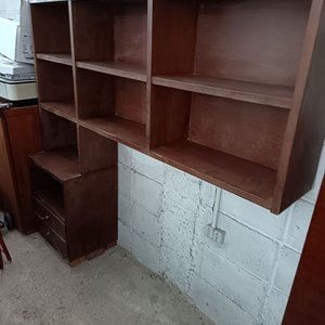 Lote anterior: Mesa de Luz con Repisa de Madera Oscura