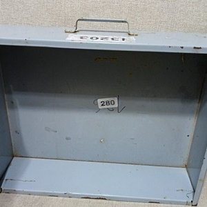 Lote siguiente: Caja Metálica Rectangular con Asa Superior