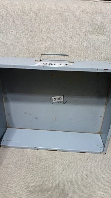 Caja Metálica Rectangular con Asa Superior