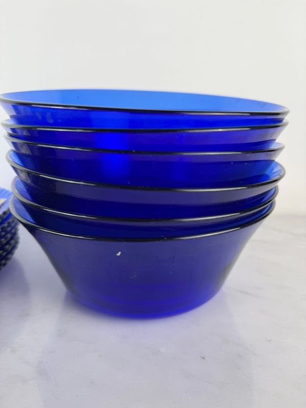 Platos y bowls en vidrio azul de buena calidad - imagen 8