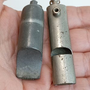 Antiguos Silbatos Metálicos Policía de la Capital (Argentina, Años 40) - imagen 5