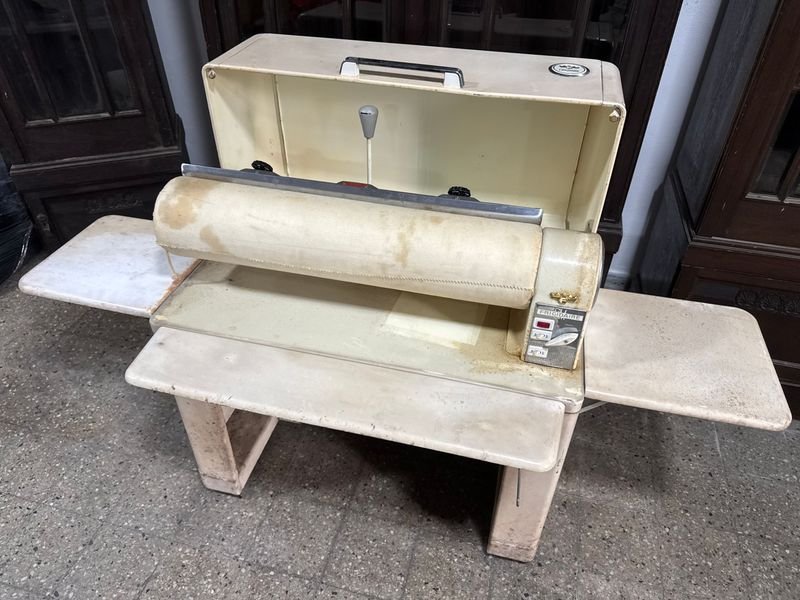 Antigua plancha Frigidaire en mal estado - imagen 2