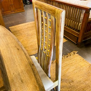 Juego de Comedor Rústico con Sillas de Madera y Tapizado - imagen 4
