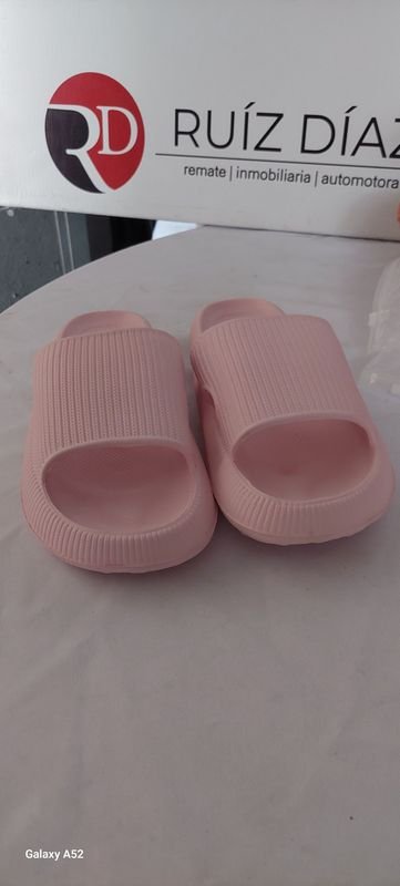 Lote anterior: Zapatillas rosadas de talla 40-41