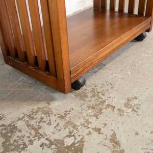 Mueble Rodante de Madera con Estantes y Ruedas - imagen 3