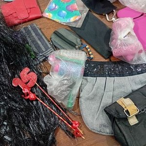 Lote Variado: Muñecas, Accesorios de Moda, Juguetes y Más - imagen 13