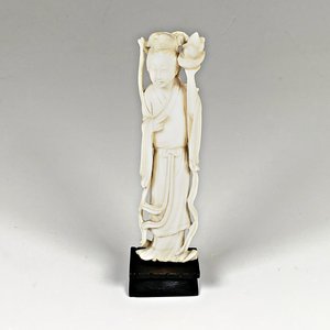 Lote anterior: Talla de Marfil de Dama Antigua, 13 cm de Altura