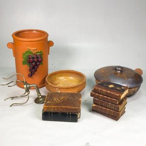 Lote de Cerámica Naranja con Uvas, Compoteras, Libros Antiguos y Olla - imagen 1