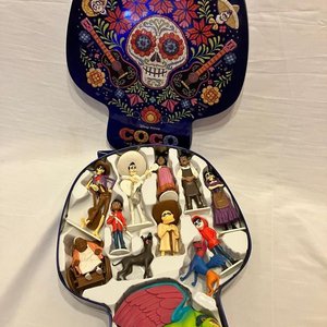 Colección Figuras Coco Disney Pixar Caja Metálica - imagen 3