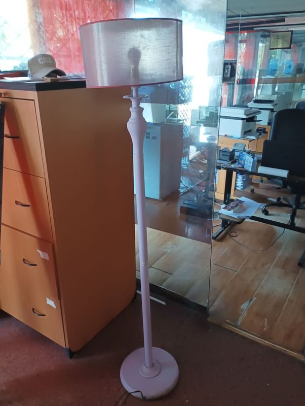 Lote siguiente: Lámpara vintage base de madera