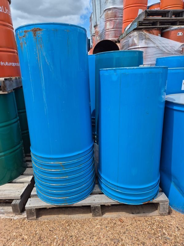 Lote siguiente: Tanques de 200 lts azules para almacenamiento