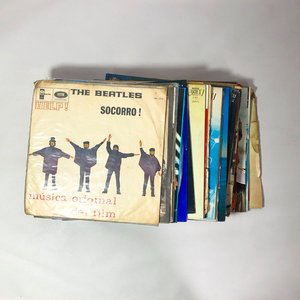 Lote siguiente: Lote de Discos de Vinilo de The Beatles y Otros Artistas