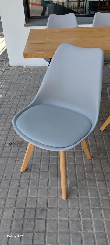 Juego de comedor mesa y sillas en muy buen estado - imagen 5