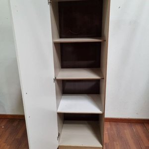 Mueble Blanco y Marrón con Puerta y Estantes - imagen 2