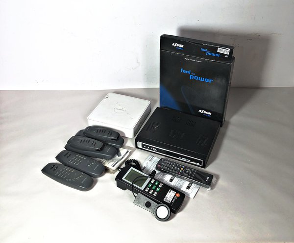 Receptor Digital AzBox EVO XL, DVR Hikvision y Luxómetro Testo