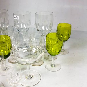 Juego de 19 Copas de Cristal de Diferentes Tamaños y Colores - imagen 3