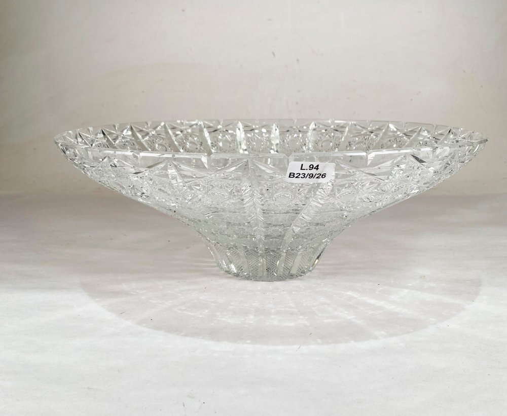 Centro de Cristal Hialino Tallado con Diseño Geométrico - 32 cm Diámetro