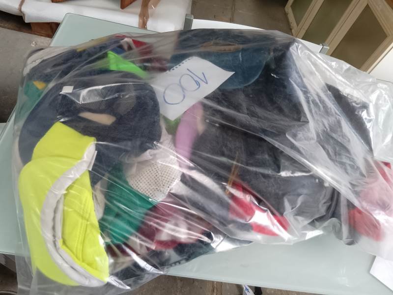 Lote de 100 Gorros Variados Sin Marca