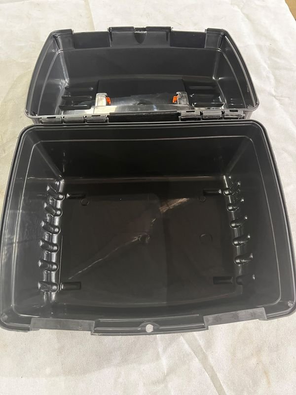 Caja de Herramientas Alta Box Negra con Detalle Naranja